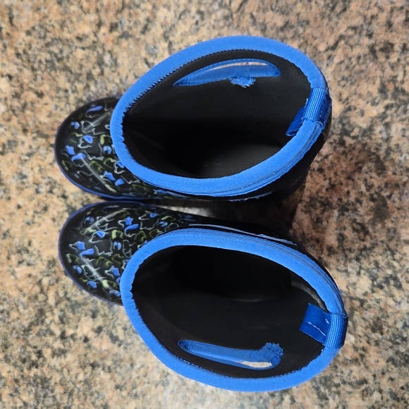 Boys Bogs Size 3 - Picture 5 of 10